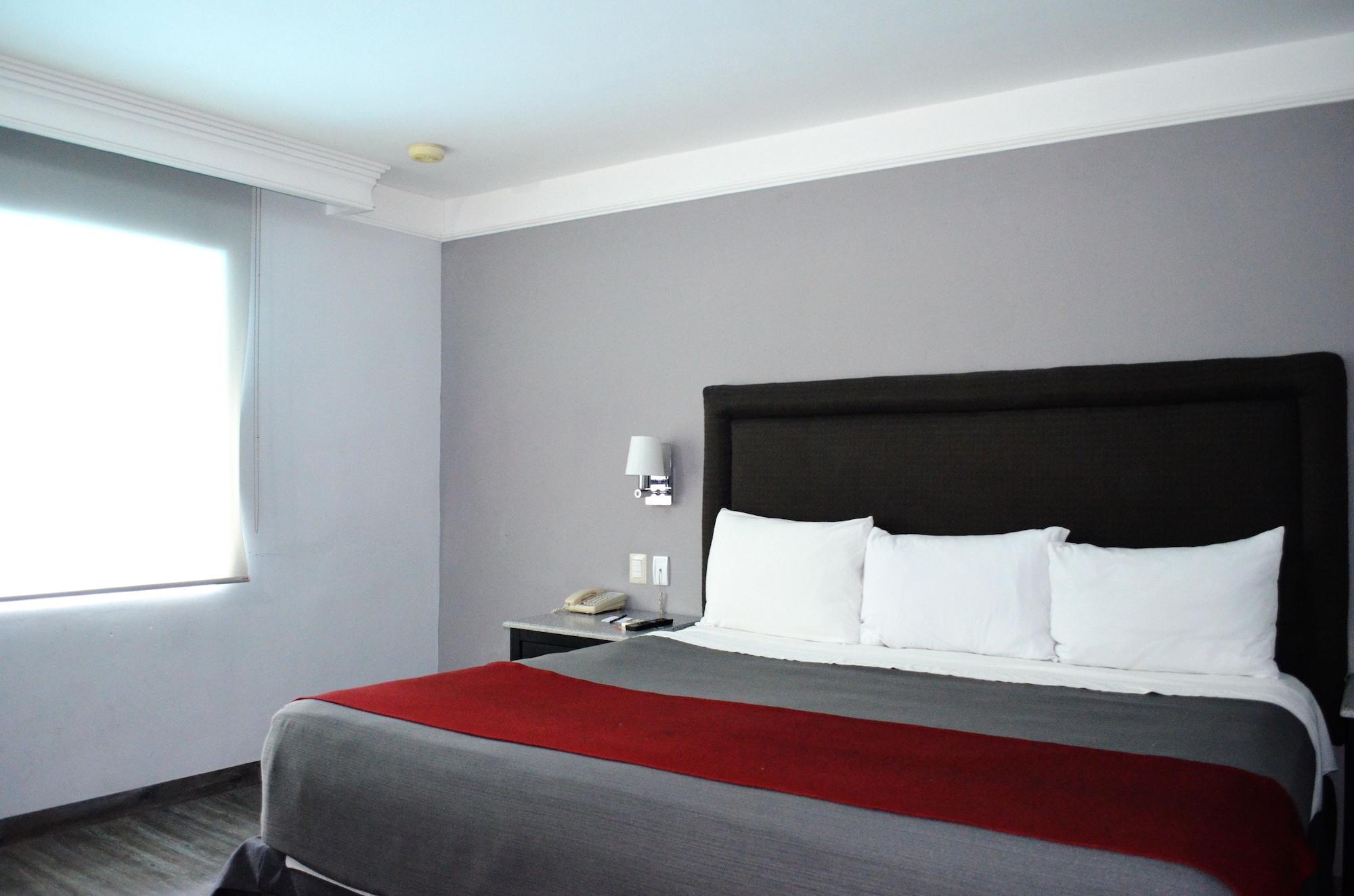 Hotel Plaza Camelinas Querétaro