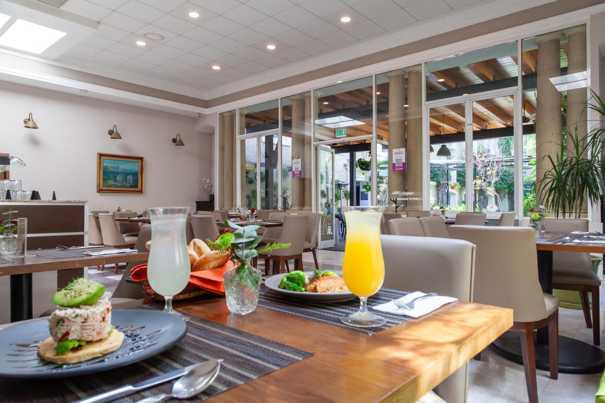 Plaza Camelinas 4* Querétaro