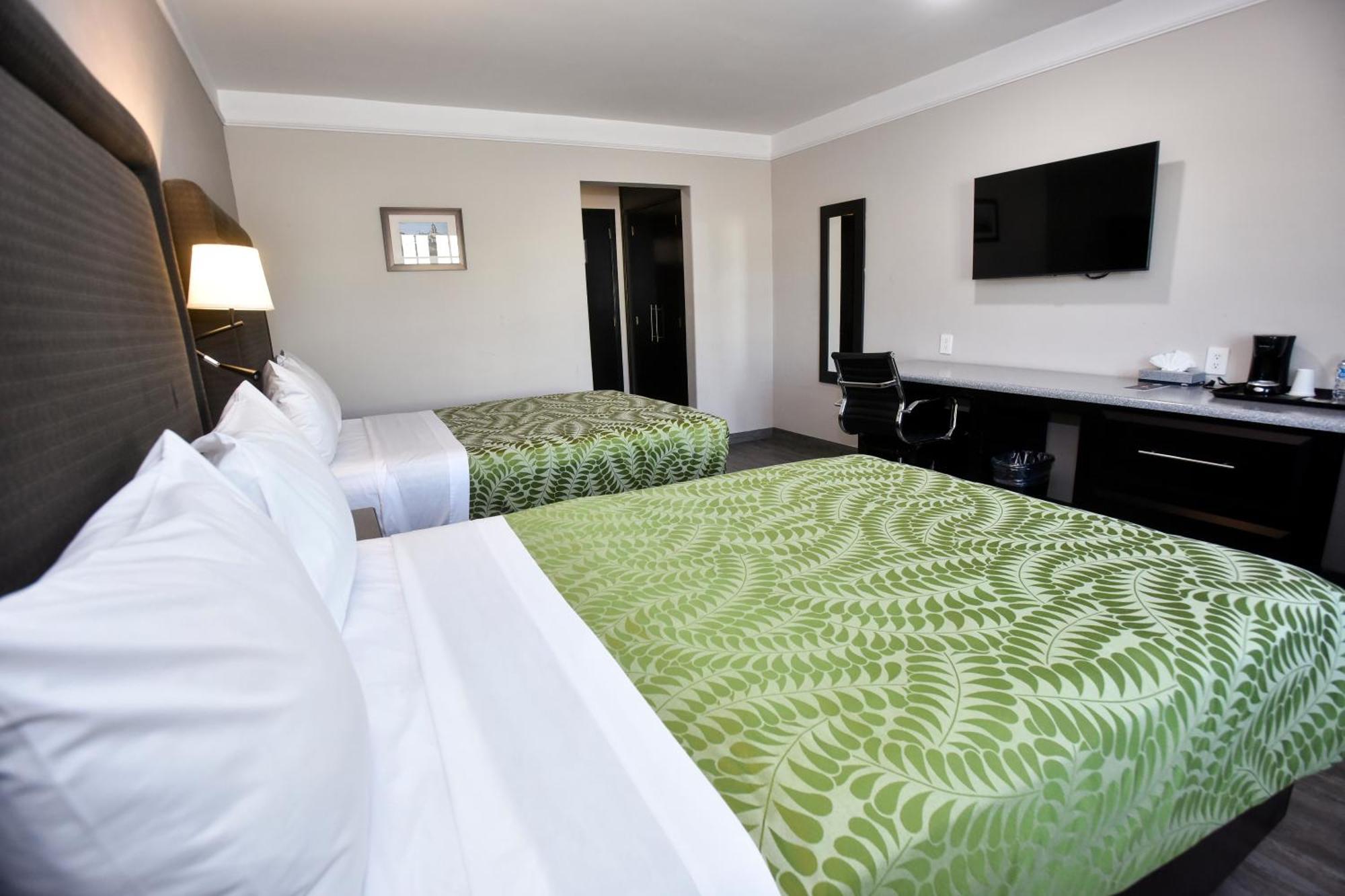 Hotel Plaza Camelinas Querétaro