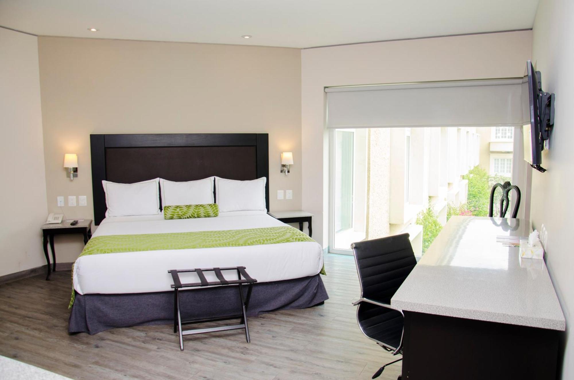 Plaza Camelinas 4* Querétaro