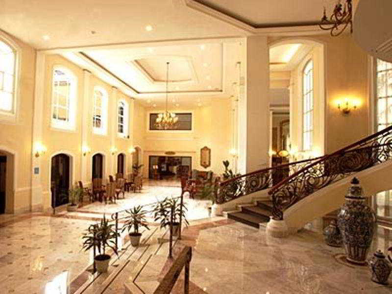 Plaza Camelinas 4*