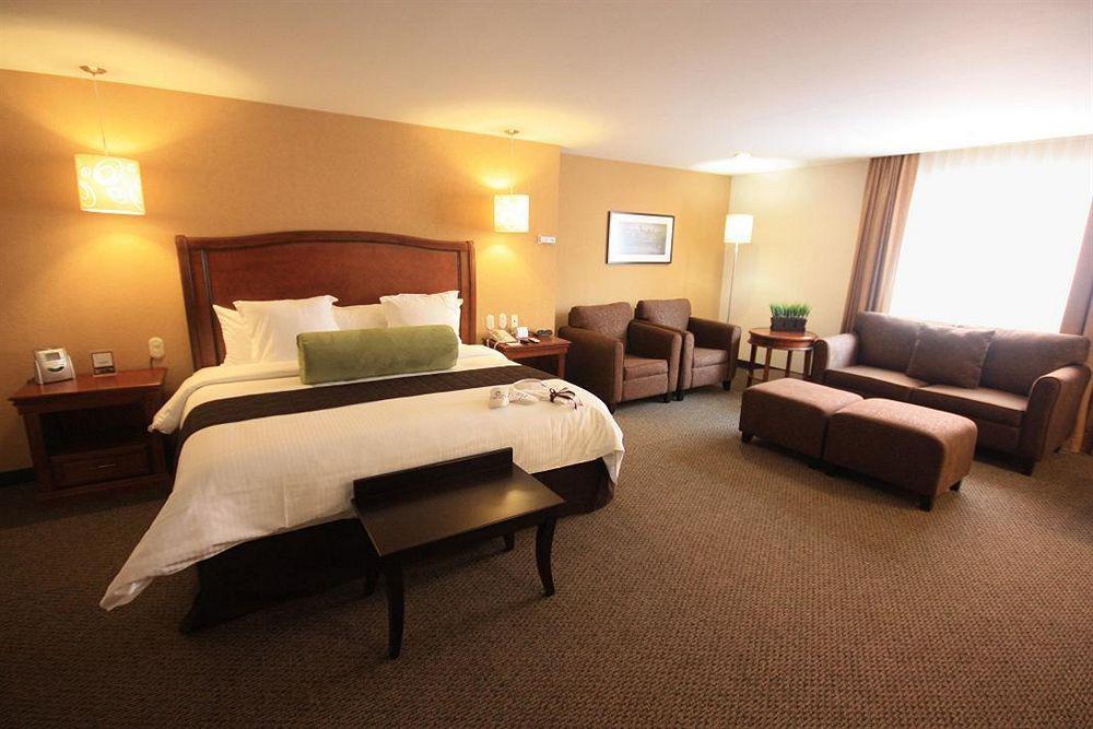 Hotel Plaza Camelinas Querétaro