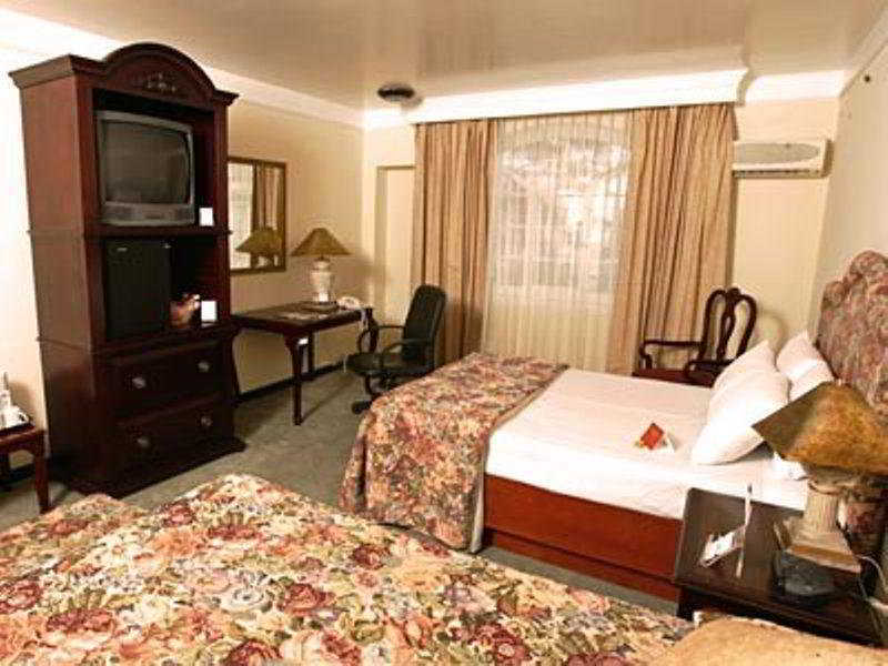 Hotel Plaza Camelinas 4*
